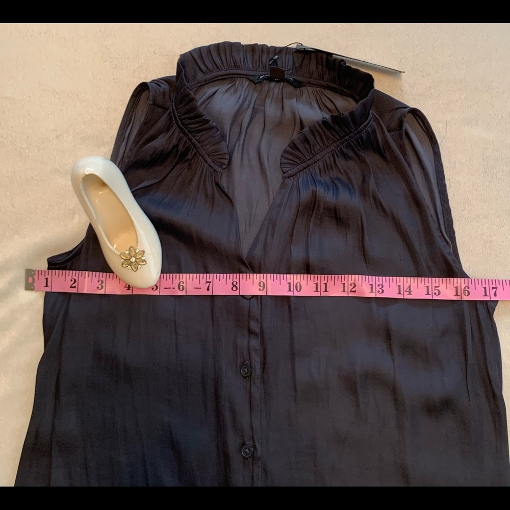 BANANA REPUBLIC deep blue gray sleeveless ruffled neck button front blou… - Picture 11 of 11